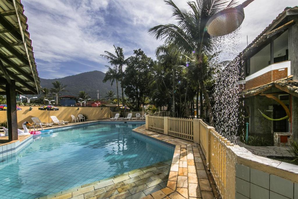 A piscina localizada em Pousada Passeio Brig Maresias ou nos arredores
