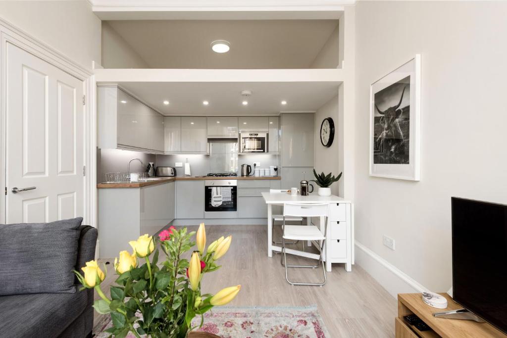 The Home Street Residence - Apartment