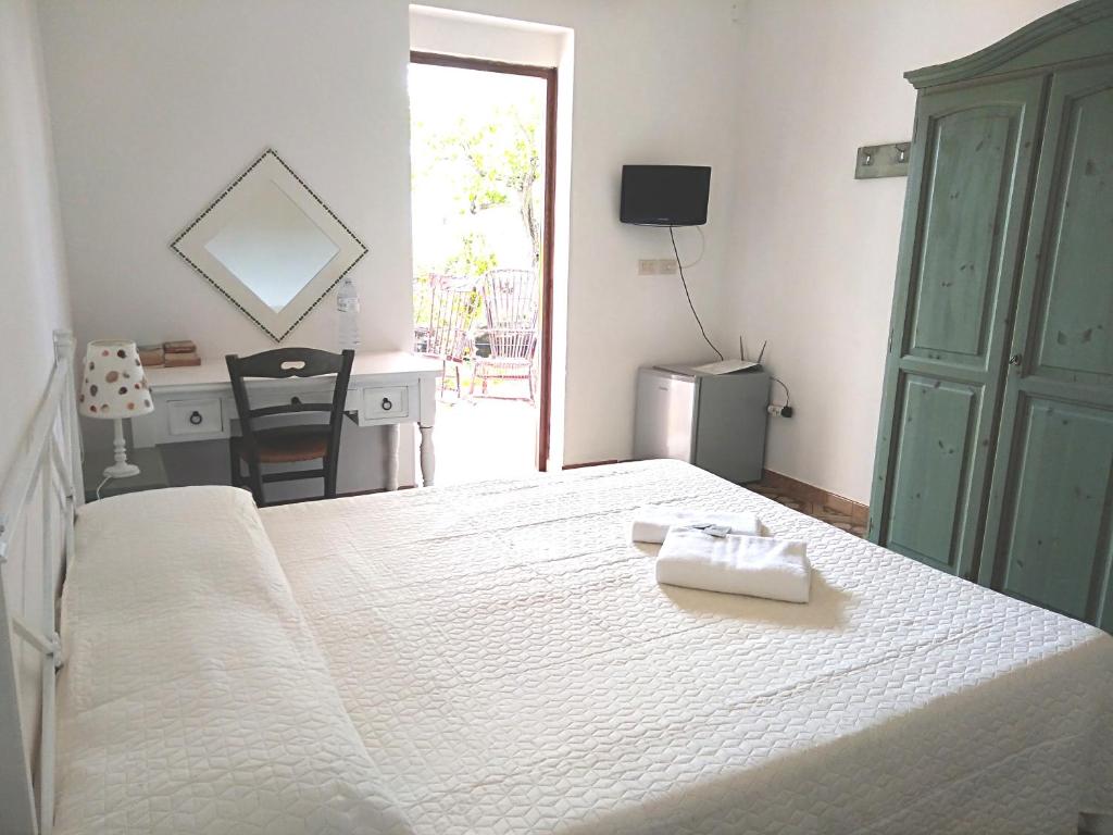 Postel nebo postele na pokoji v ubytování La Via Del Mare