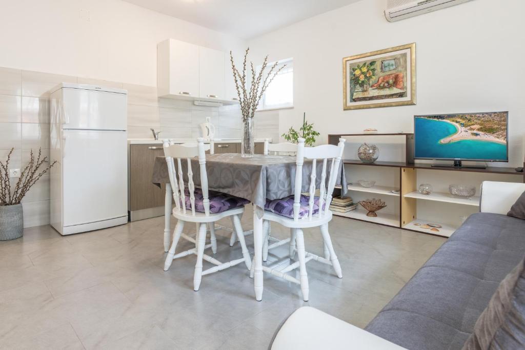 Kuchyňa alebo kuchynka v ubytovaní Apartments Fanito