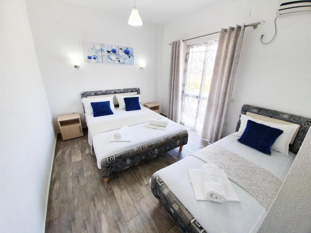 Ένα ή περισσότερα κρεβάτια σε δωμάτιο στο Apartments Cota Guesthouse