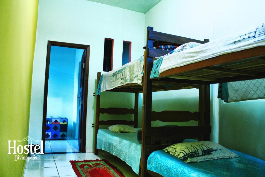 Dviaukštė lova arba lovos apgyvendinimo įstaigoje HOSTEL Divinópolis