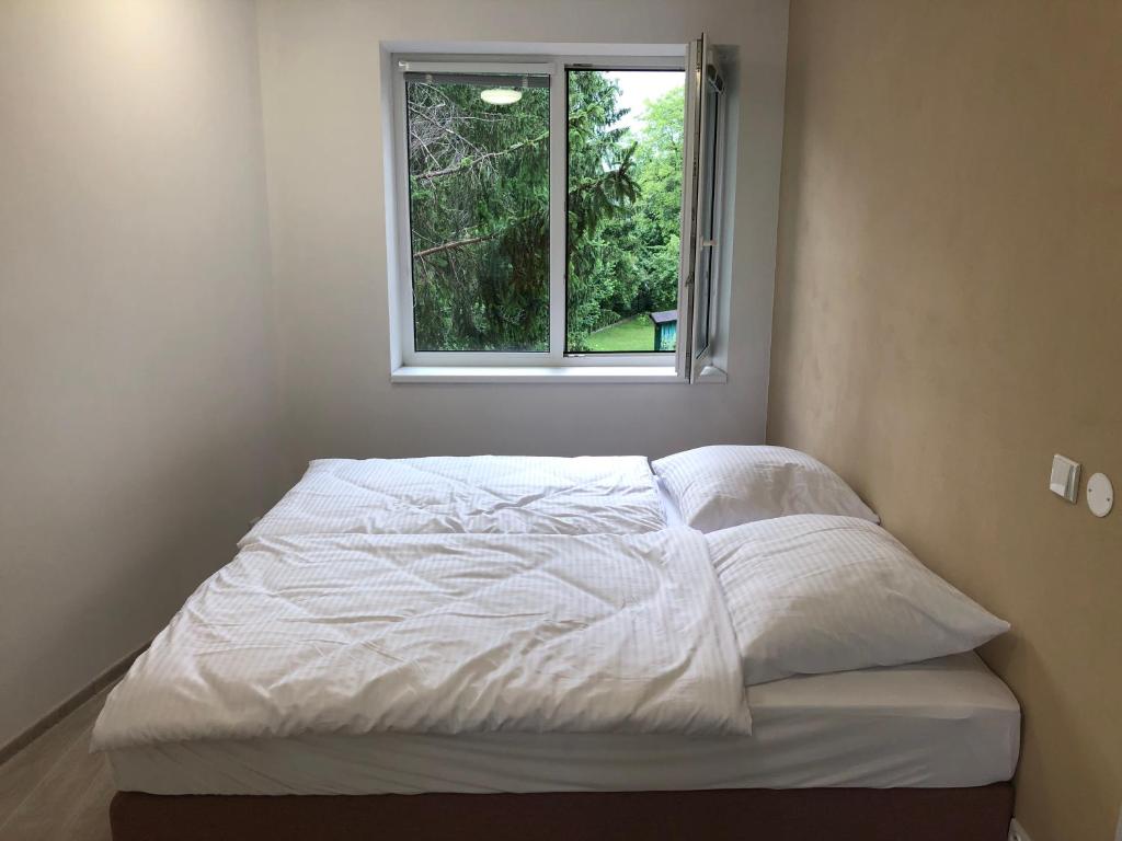 Postel nebo postele na pokoji v ubytování Apartmány LETO