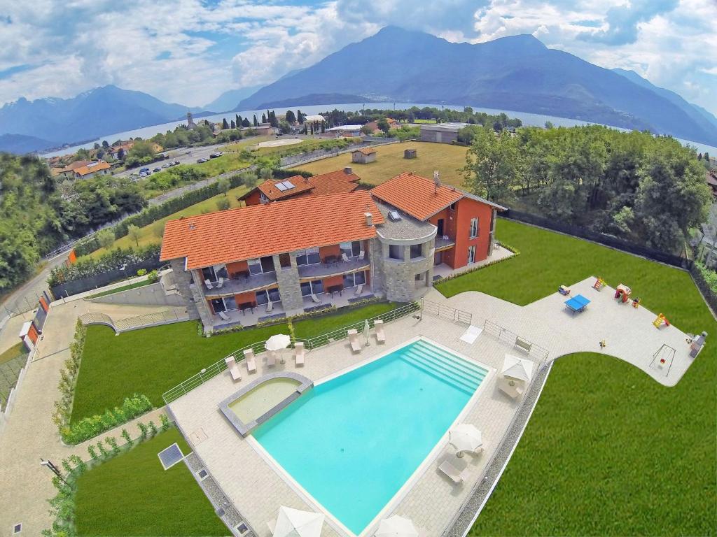 Widok na góry z tego aparthotelu