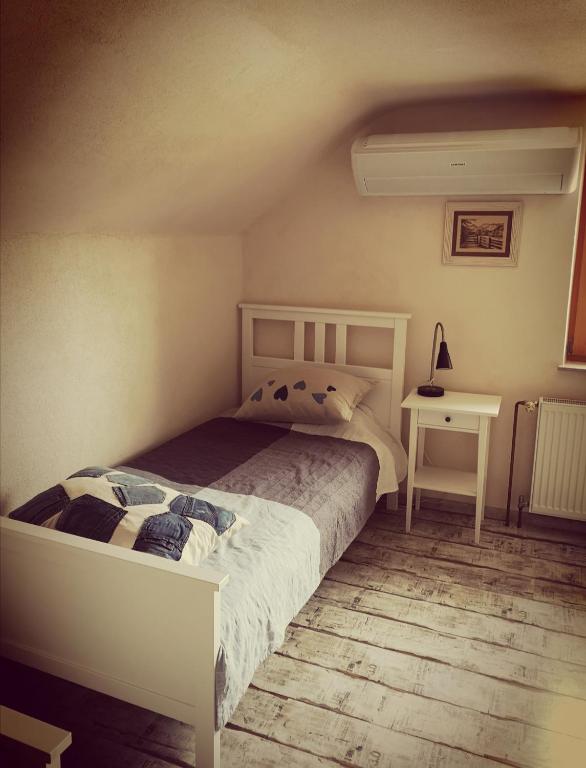 Postel nebo postele na pokoji v ubytování Apartma Obrh