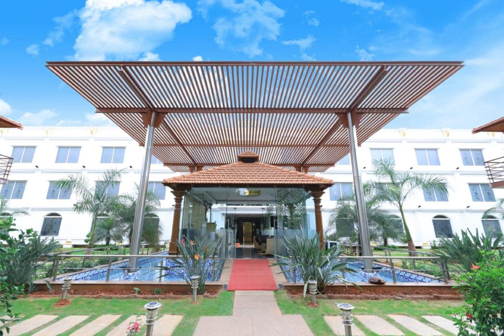 Bazén v ubytování Jal Mahal Resort and Spa nebo v jeho okolí