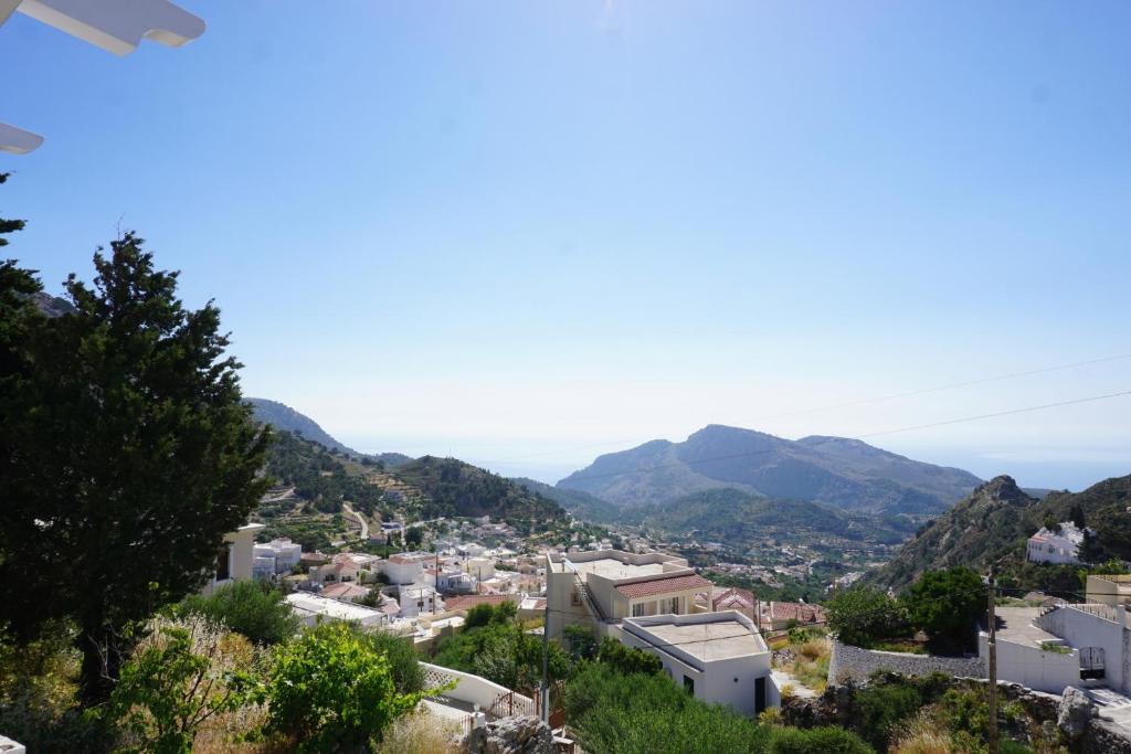 a view of a city with mountains in the background at Volada Your View in Apérion