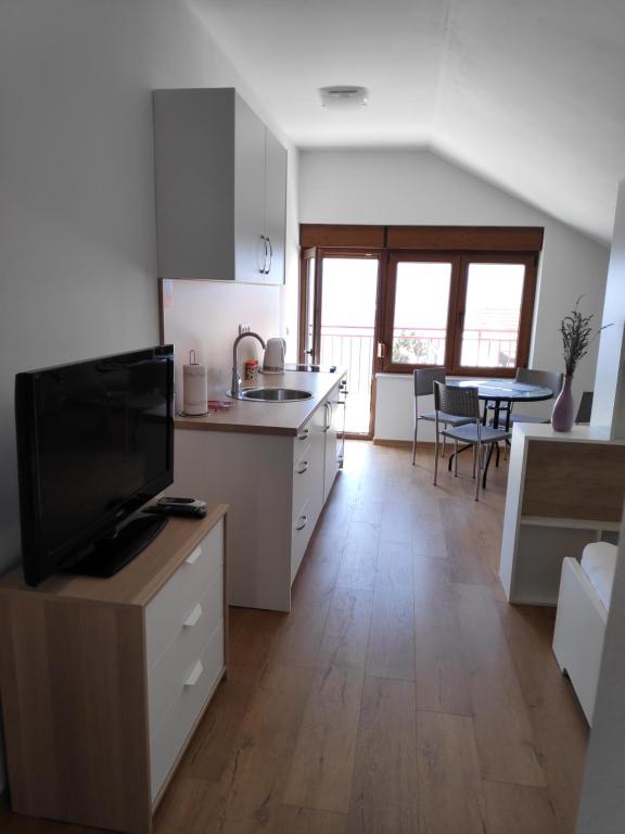 Kuchyňa alebo kuchynka v ubytovaní Apartman Anicic