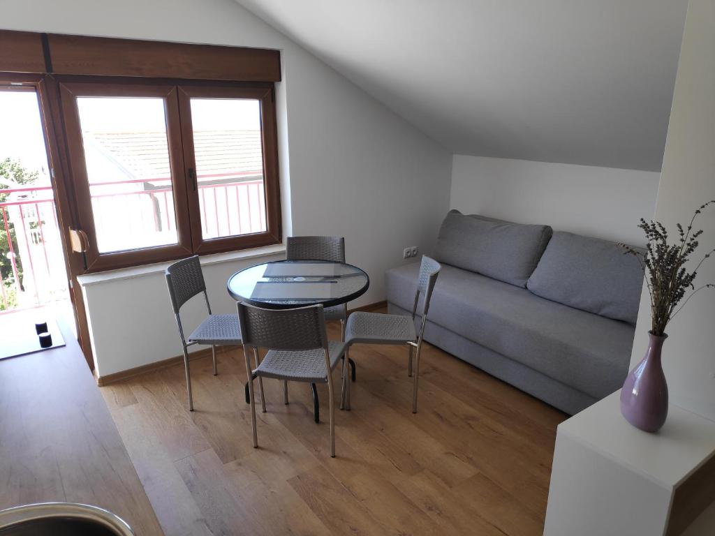 Posedenie v ubytovaní Apartman Anicic