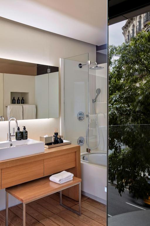Sir Victor Hotel, part of Sircle Collection - Deluxe Double Or Twin Room