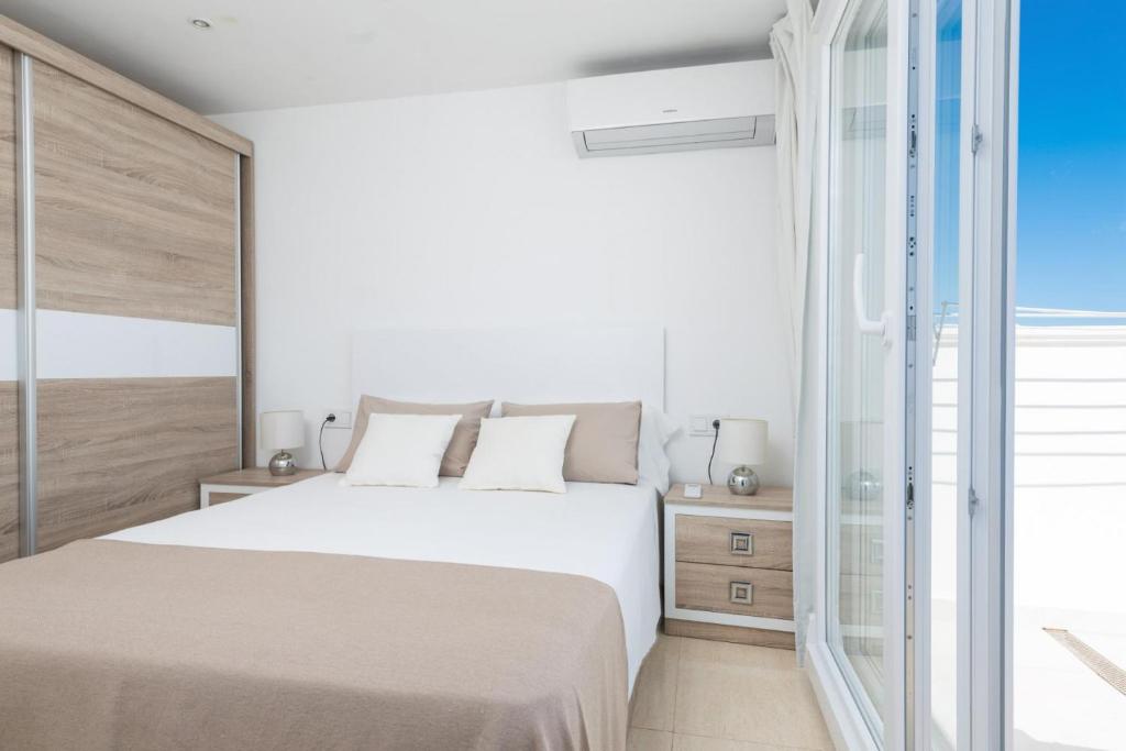 Postel nebo postele na pokoji v ubytování Luisamar Sea View