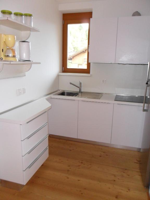 Kuchyňa alebo kuchynka v ubytovaní Residence Margerithenweg - Kärnten Card Sommer 2025 inklusive