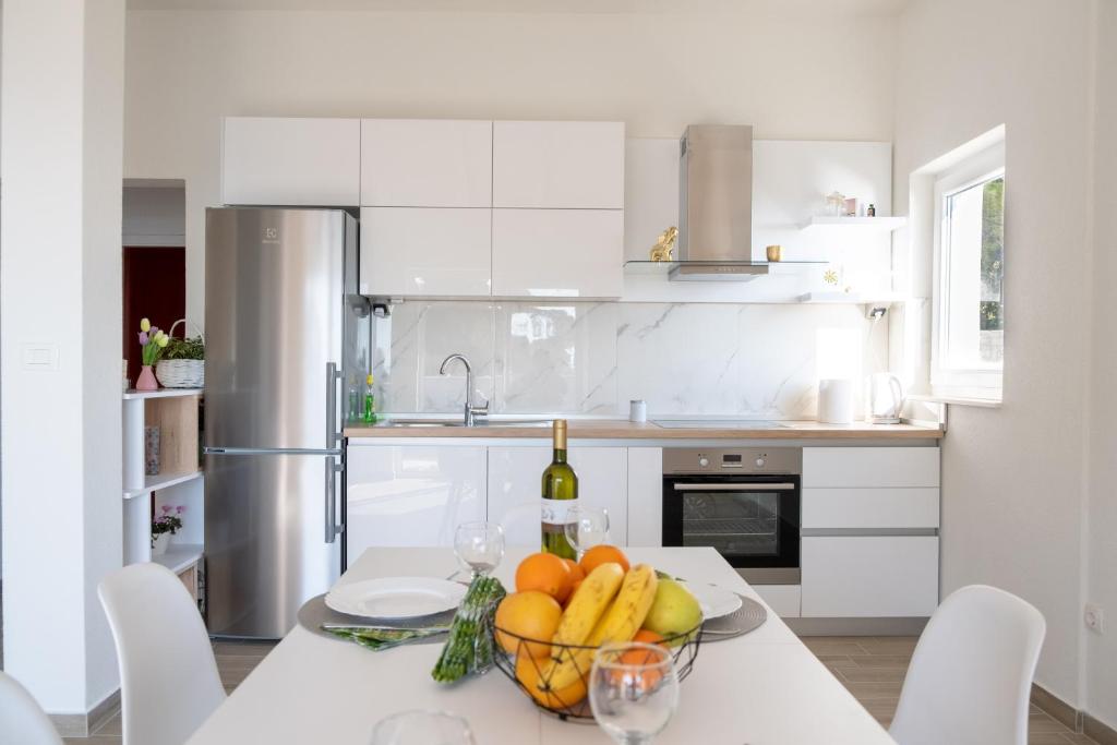 Kuchyň nebo kuchyňský kout v ubytování Luxury Sea View Apartment