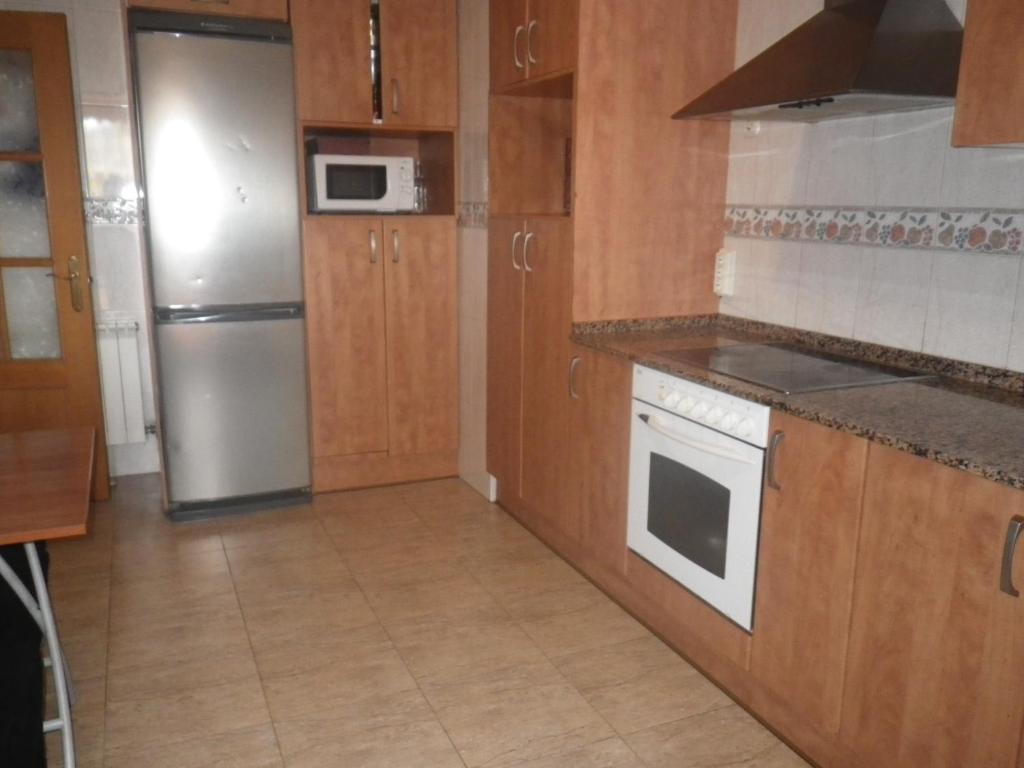 Kuchyňa alebo kuchynka v ubytovaní Appt Terrasse, Piscine, Locamar Appt Cristina
