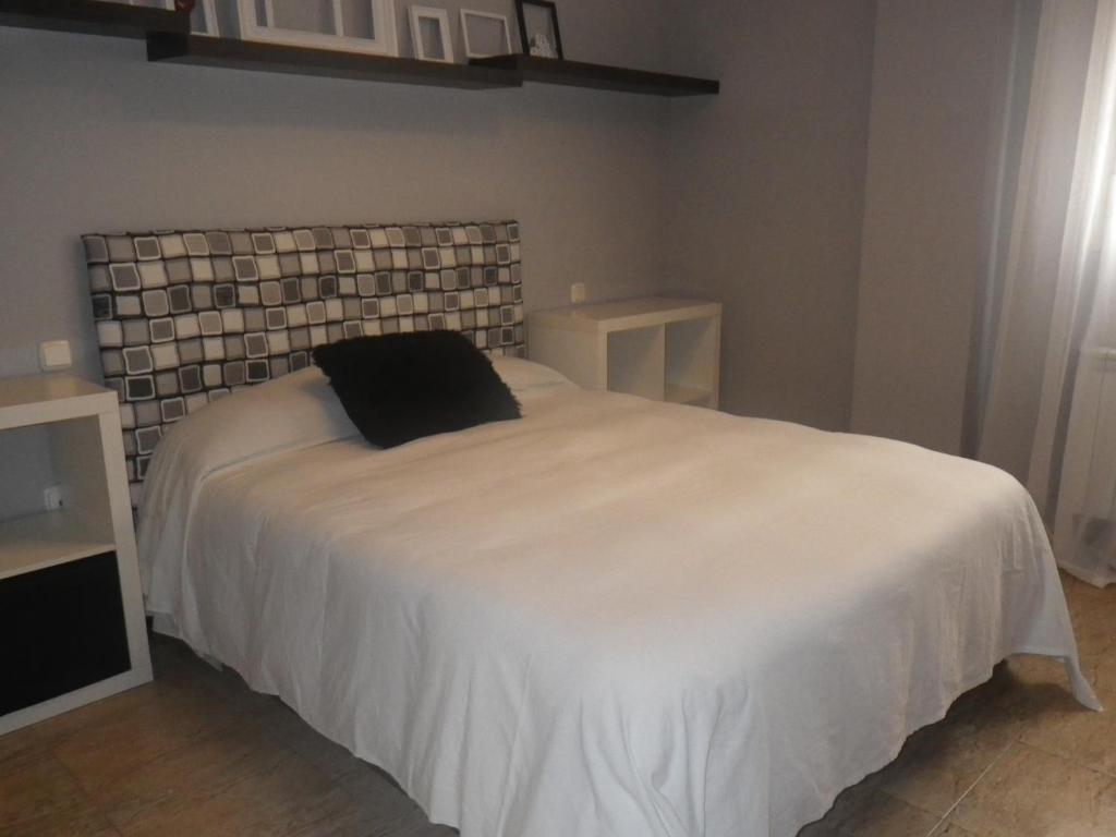 Posteľ alebo postele v izbe v ubytovaní Appt Terrasse, Piscine, Locamar Appt Cristina