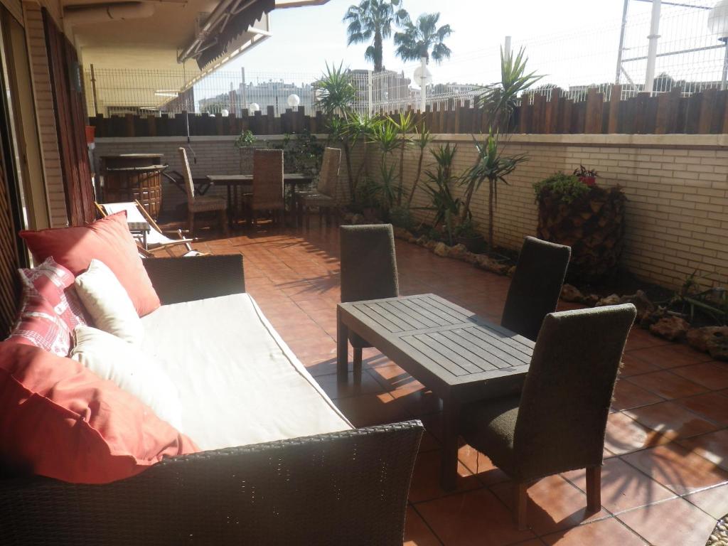 Balkón alebo terasa v ubytovaní Appt Terrasse, Piscine, Locamar Appt Cristina