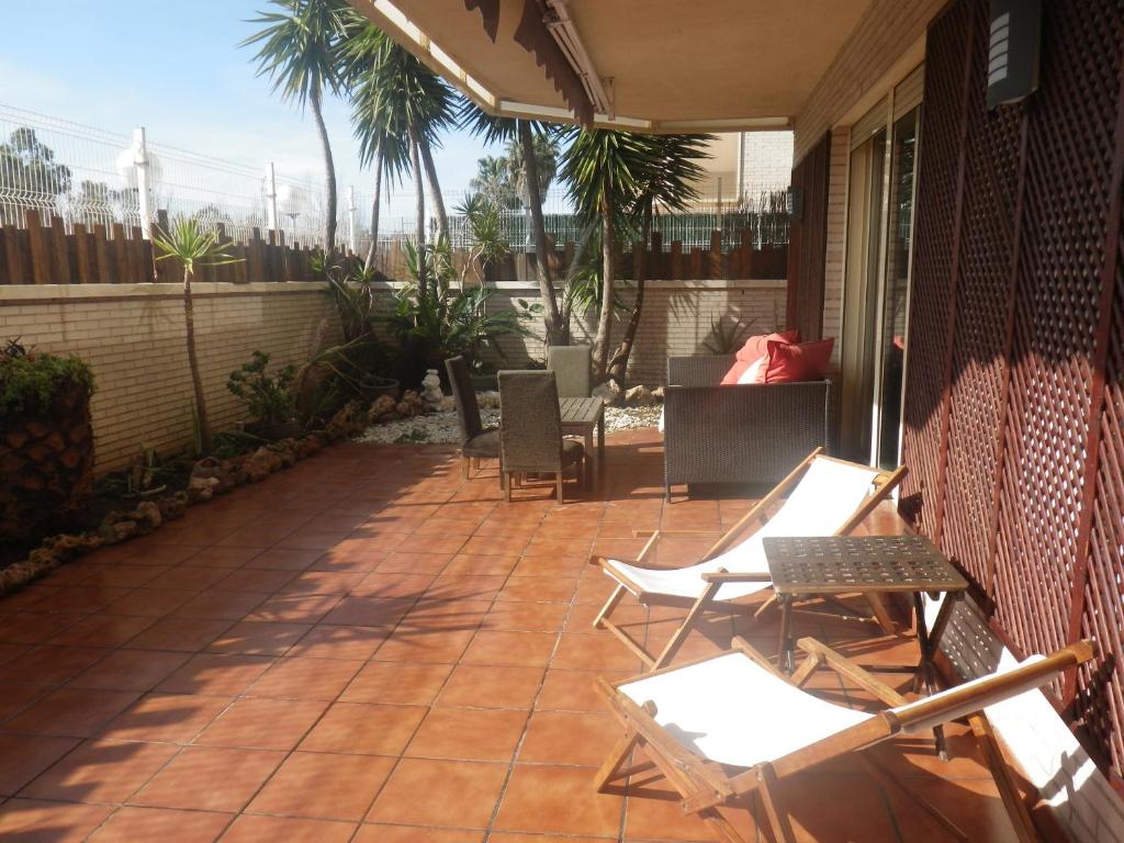 Balkón alebo terasa v ubytovaní Appt Terrasse, Piscine, Locamar Appt Cristina