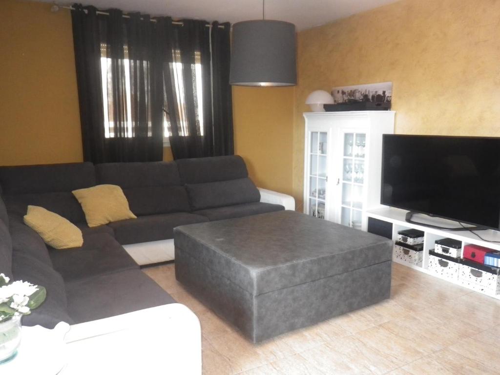 Televízia a/alebo spoločenská miestnosť v ubytovaní Appt Terrasse, Piscine, Locamar Appt Cristina