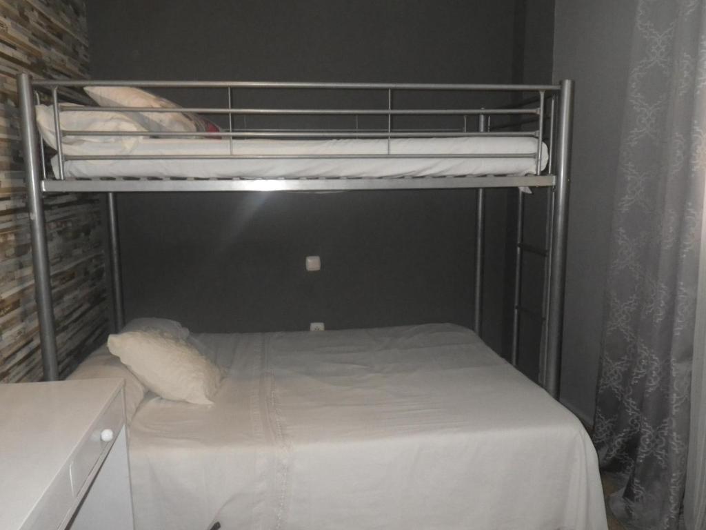 Posteľ alebo postele v izbe v ubytovaní Appt Terrasse, Piscine, Locamar Appt Cristina