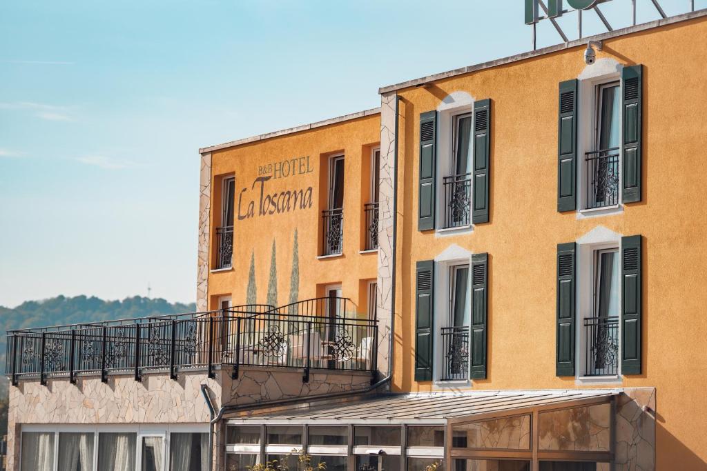 a building with a balcony on the side of it at Hotel La Toscana Nähe Europapark in Ringsheim