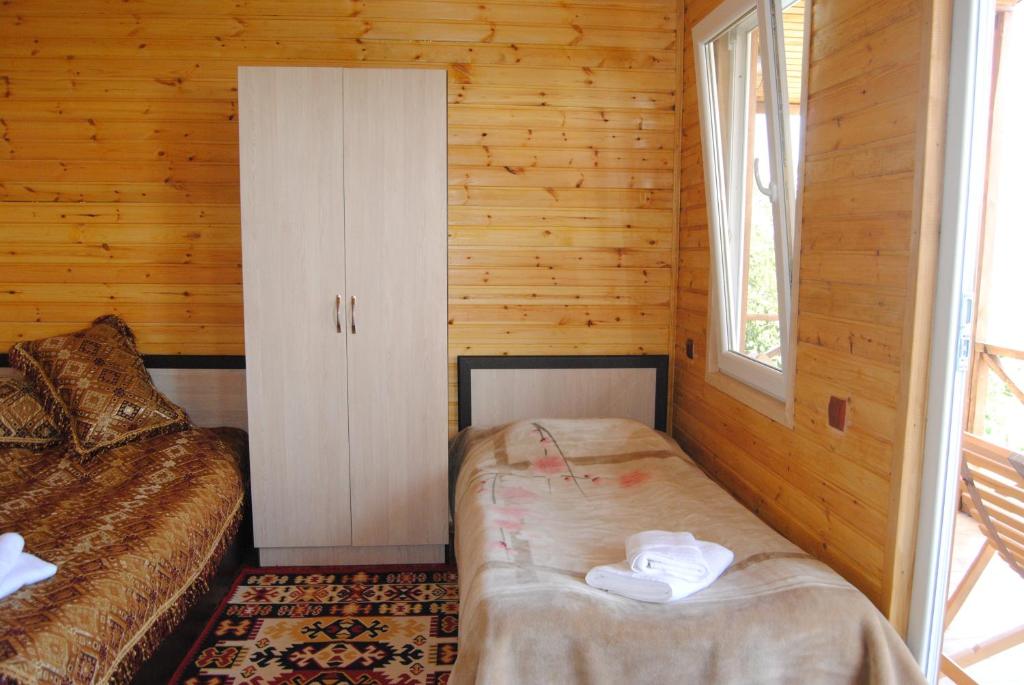 Postel nebo postele na pokoji v ubytování Tsanava's cottage in Sighnaghi