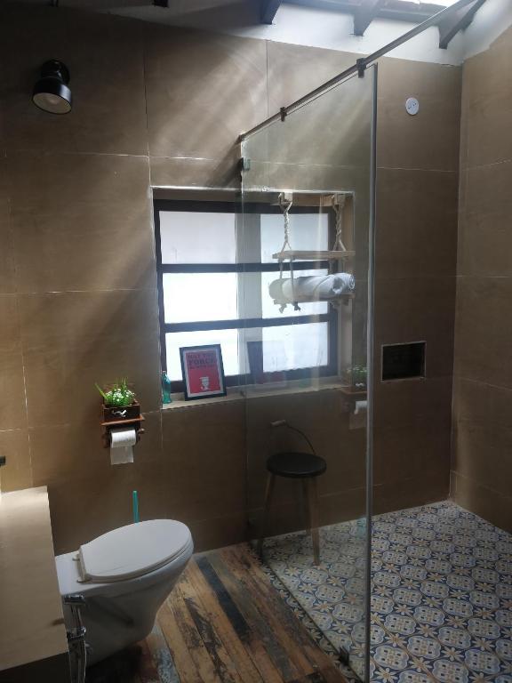 Un baño de The White Balcao