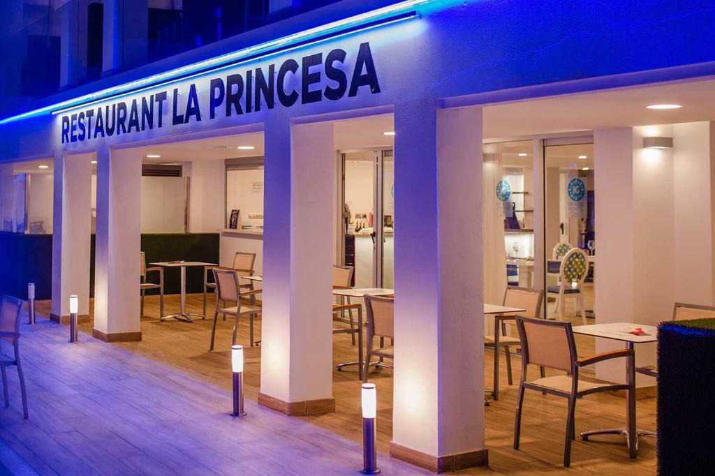 a restaurant with chairs and tables in a room at IG Nachosol Atlantic & Yaizasol by Servatur - Adults Only in Puerto Rico de Gran Canaria
