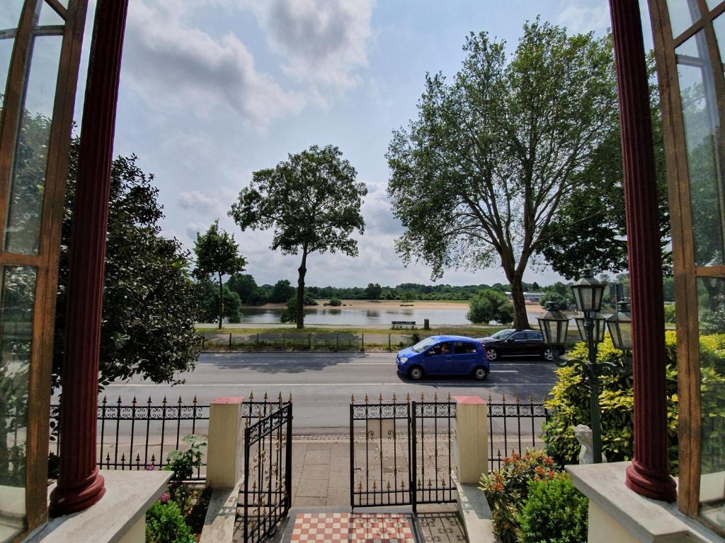 Κήπος έξω από το Turmhotel Weserblick Bremen