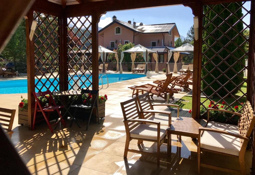 Bazén v ubytovaní Hotel Bucaneve alebo v jeho blízkosti