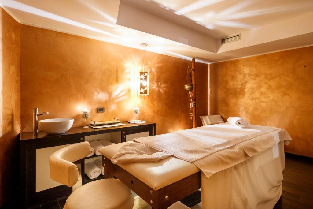 A bed or beds in a room at Hotel Spinale