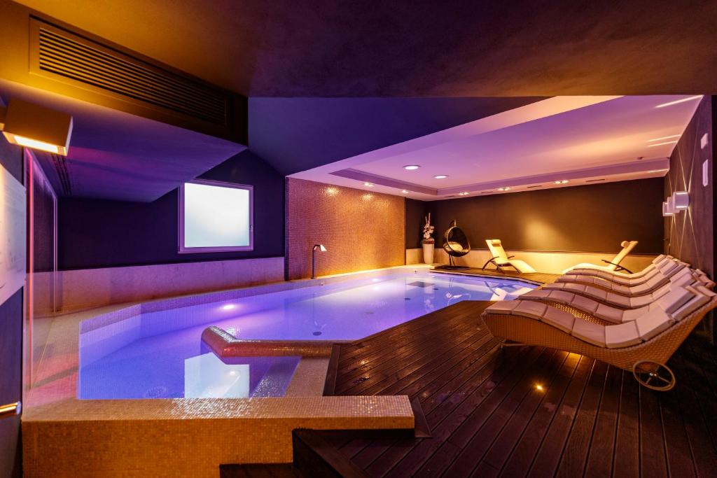 The swimming pool at or close to Hotel Spinale