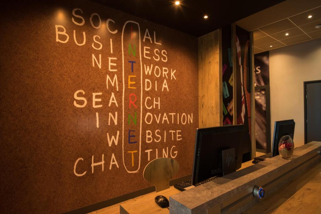 a wall with writing on it in a room at ibis Alger Aéroport in Alger