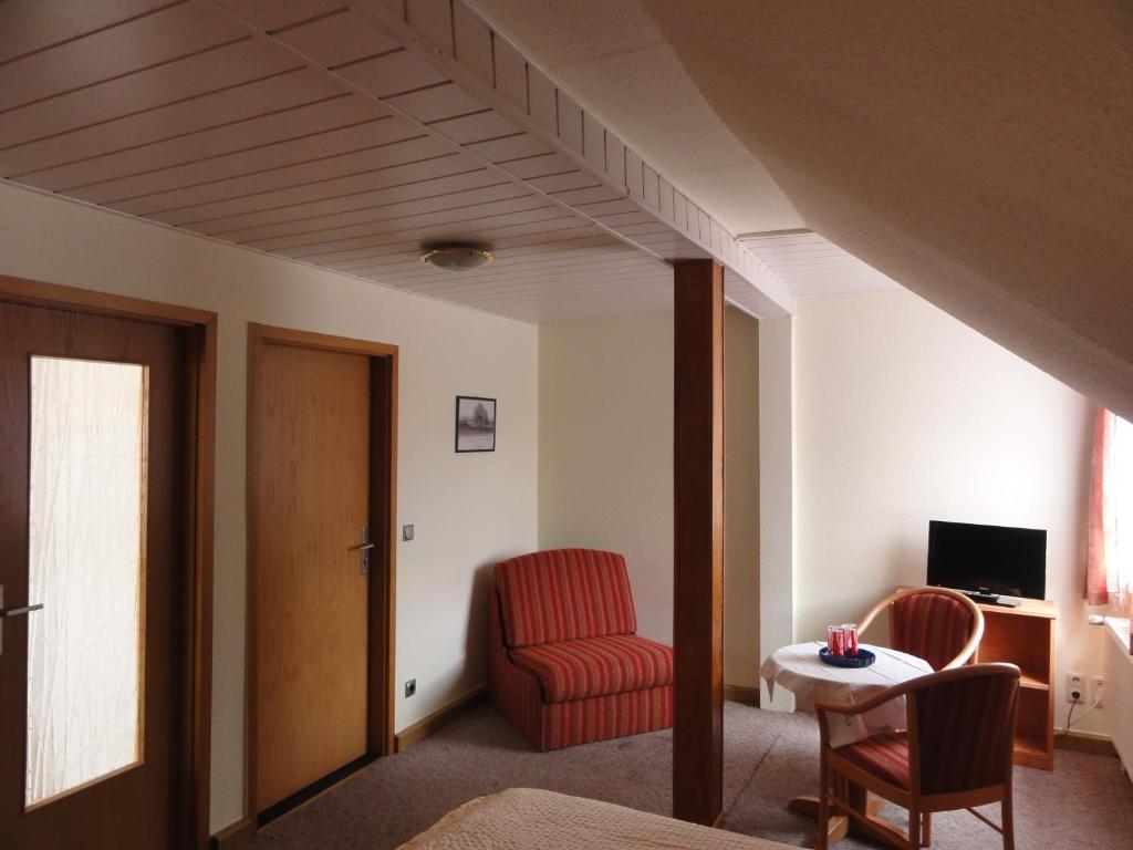 TV a/nebo společenská místnost v ubytování Hotel Garni Melchendorf