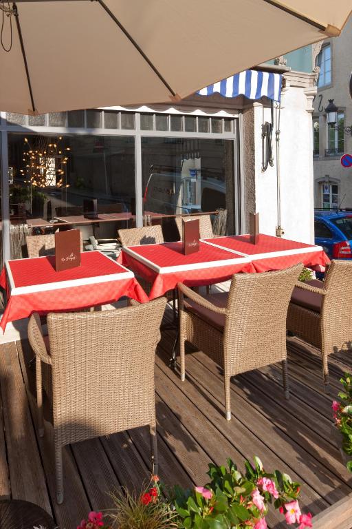Um restaurante ou outro lugar para comer em Hotel Parc Beaux Arts