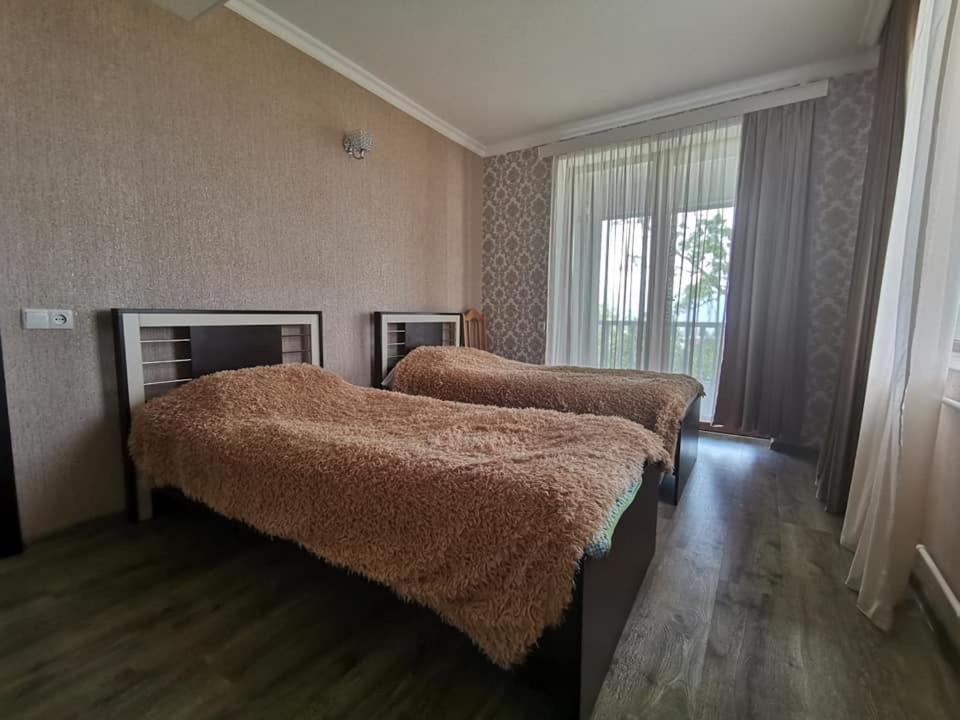 Postel nebo postele na pokoji v ubytování Ronini Telavi
