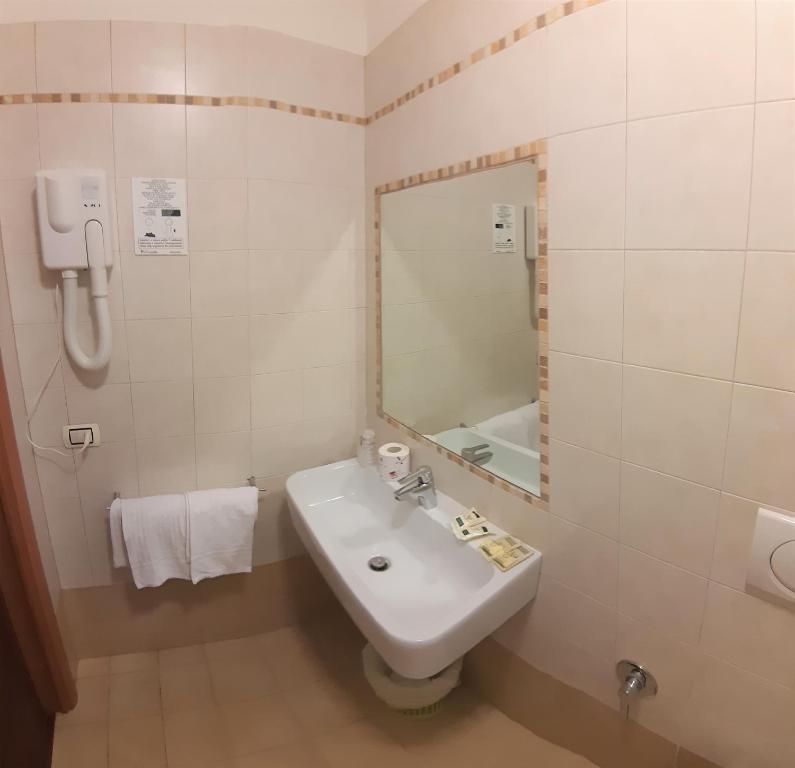 Koupelna v ubytování Hotel Mariano
