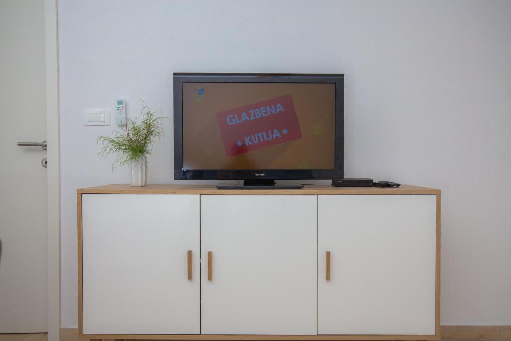 TV a/nebo společenská místnost v ubytování Apartment Rita