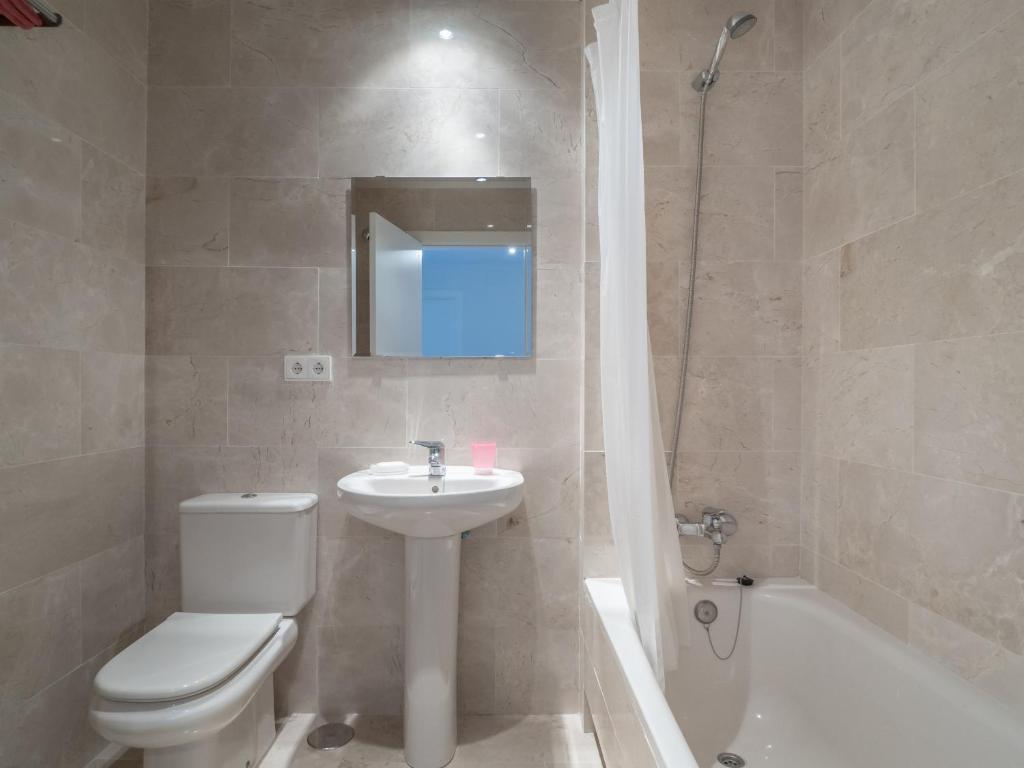 2283-Modern apt with terrace Gibraltar-sea view, Manilva ...