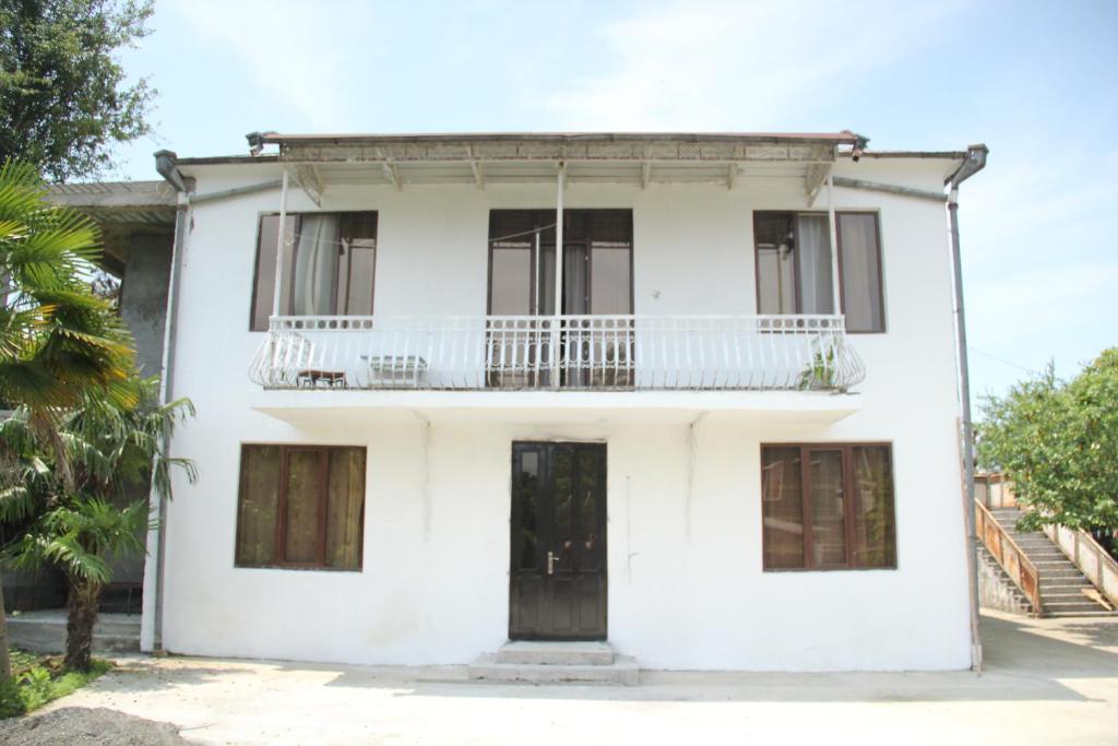 an image of a white house with a balcony at Lukas's house in K'obulet'i