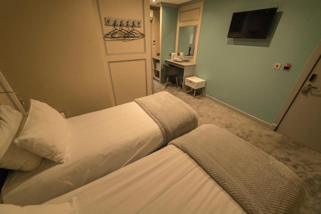 Central Station Hotel Liverpool tesisinde bir odada yatak veya yataklar