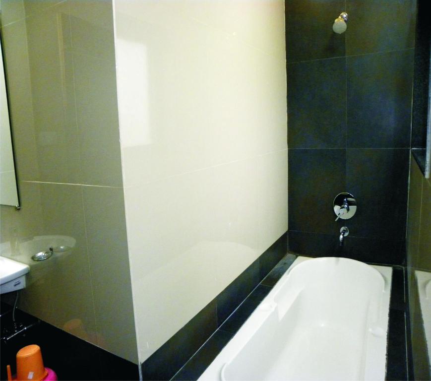 Koupelna v ubytování Hotel Shradha Saburi Palace
