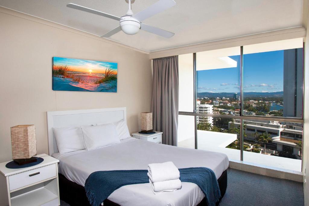 Seacrest Beachfront Apartments Surfers Paradise - One Bedroom Ocean View Apartment