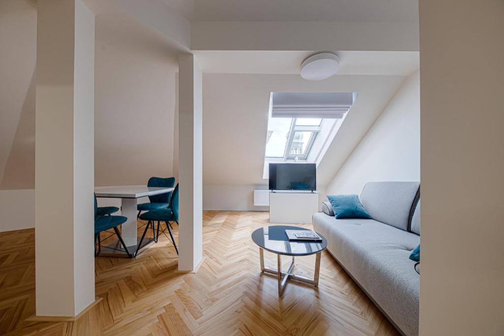 Gold Art Apartments - One-Bedroom Apartment