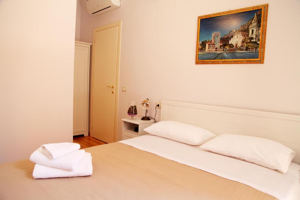Posteľ alebo postele v izbe v ubytovaní Bed & Breakfast Duomo Di Taormina