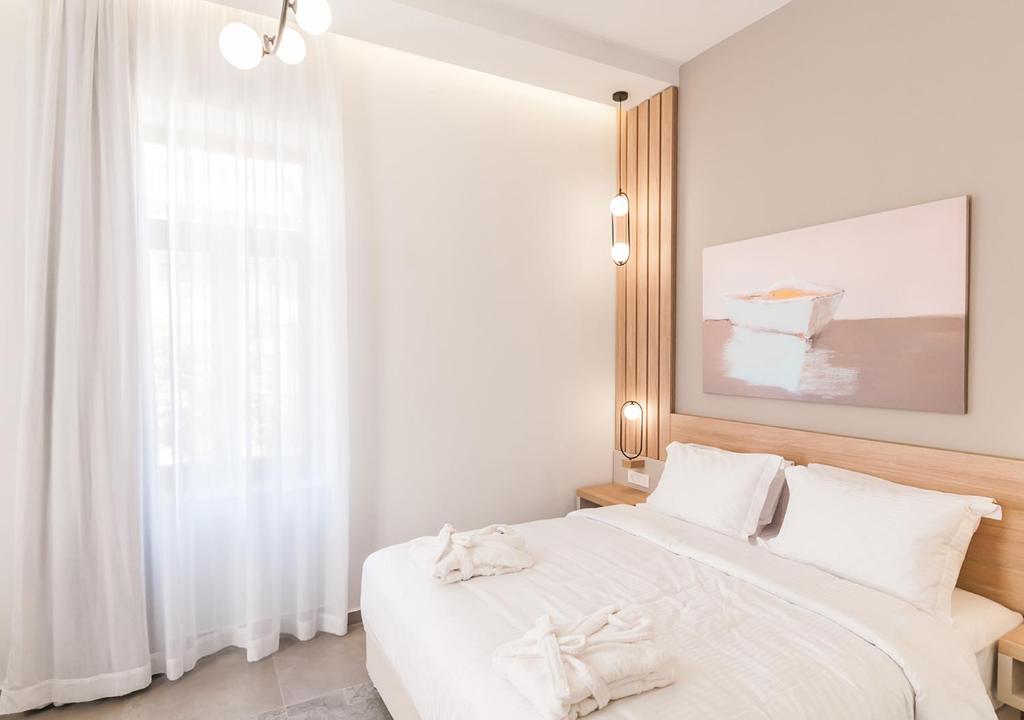 Postel nebo postele na pokoji v ubytování Epavli Boutique Hotel