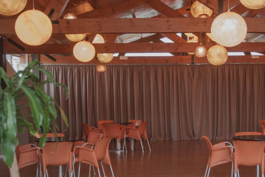 Un restaurante o sitio para comer en Ona Ogisaka Garden