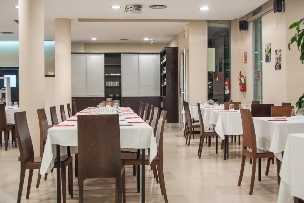 Un restaurante o sitio para comer en Ona Ogisaka Garden