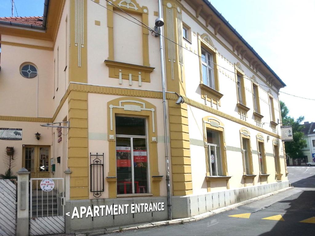 Central Apartment 8200 Veszprém, Virág Benedek u. 2. I. em. 2 kép - 1