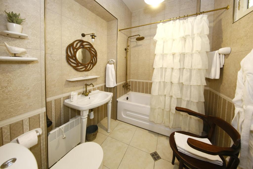 Koupelna v ubytování Bloom Boutique Hotel
