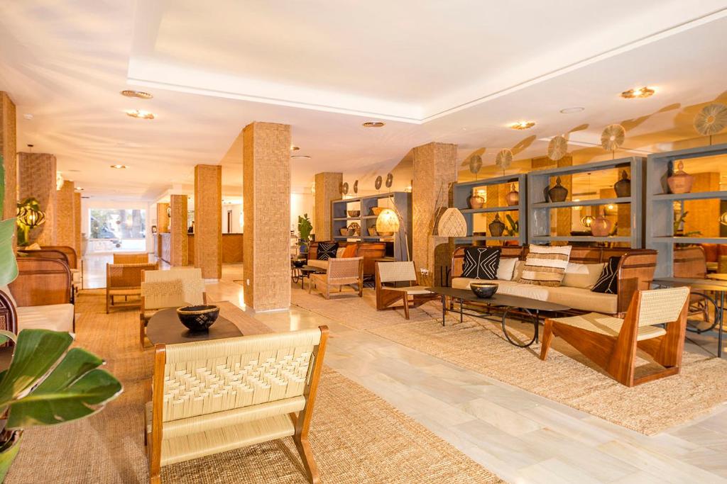a living room with a lot of furniture at FERGUS Style Bahamas in Playa d'en Bossa